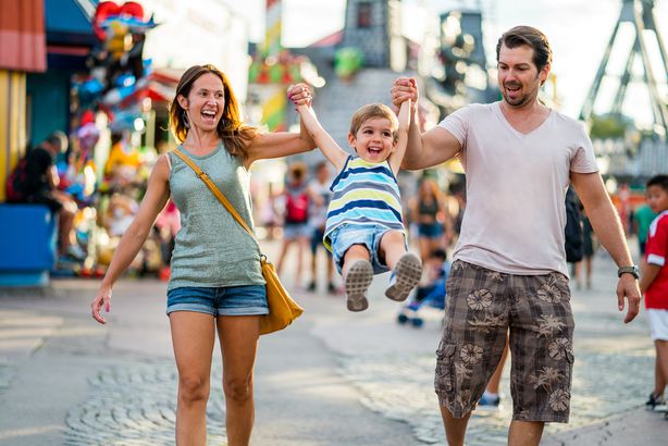 destination touristique à l'étranger famille